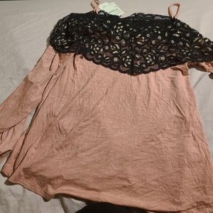 Soft off shoulder blue/Grey brand top